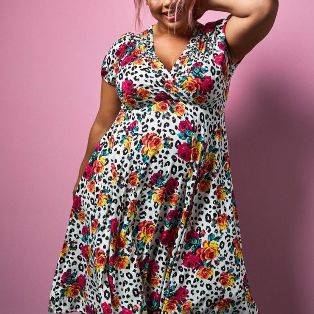 TORRID X BETSEY JOHNSON WHITE LEOPARD FLORAL DRESS - Picture 2 of 3